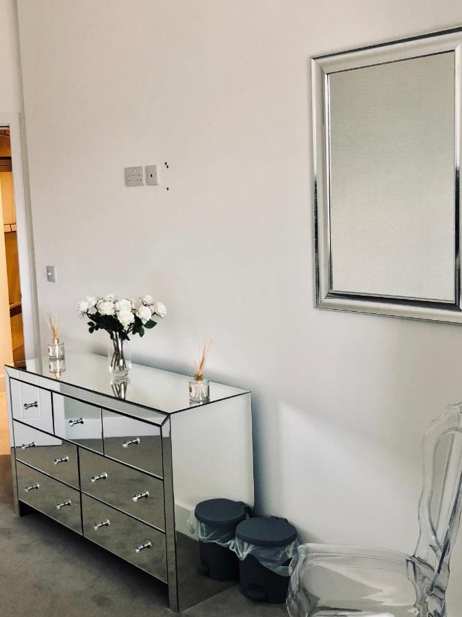 Snapos Luxury Serviced Apartment - Meridian House Bedford Kültér fotó