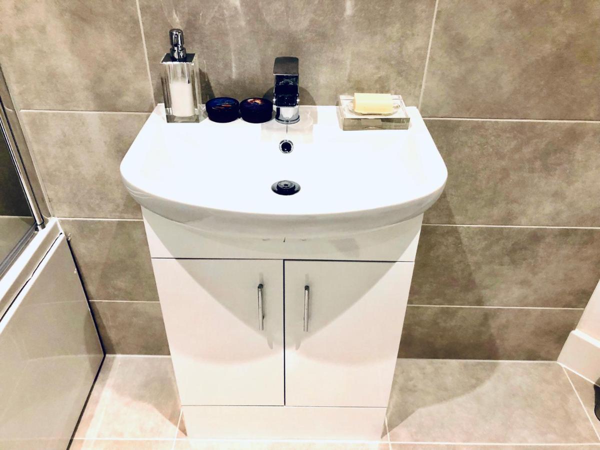 Snapos Luxury Serviced Apartment - Meridian House Bedford Kültér fotó