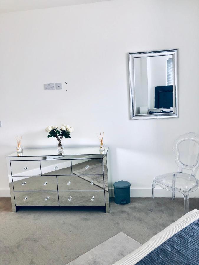 Snapos Luxury Serviced Apartment - Meridian House Bedford Kültér fotó
